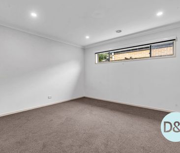 Spacious Four-Bedroom Family Living in Sought-After Lyndhurst - Photo 3