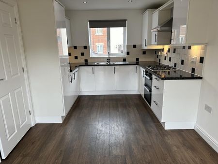 4 bedroom terraced house to rent - Photo 3