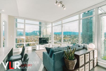 Condo in Burnaby, BC - Photo 3