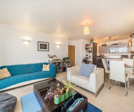 Mapleton Road, SW18 4GB, London - Photo 2