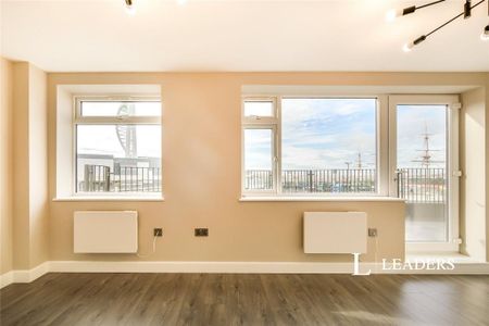 2 bedroom flat to rent - Photo 2