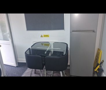 Room in a Shared Flat, Springfield Court, B28 - Photo 1