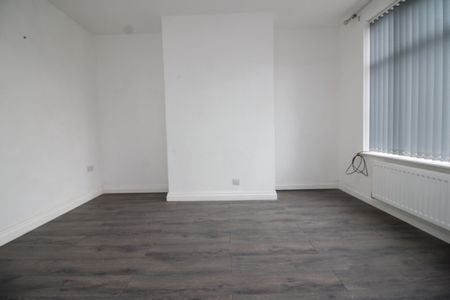 3 Bedroom Terraced House - Photo 3