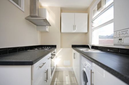 2 Bed Maisonette, Grange Park Road, CR7 - Photo 5