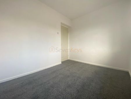 2 bedroom end of terrace house to rent - Photo 3