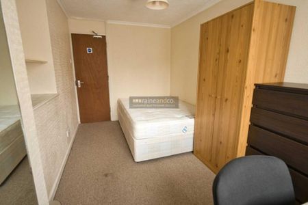 3 bedroom end of terrace house to rent - Photo 2