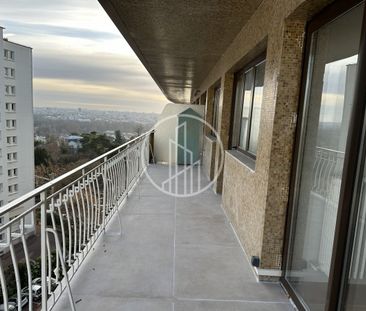 Au pied de la gare du VAL D'OR et des écoles - Photo 1