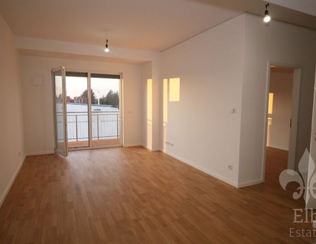 Traumhafter Sonnenuntergang vom eigenen Balkon-Erstbezug in erstklassig ausgestattete 2 Raum Wohnung - Photo 1