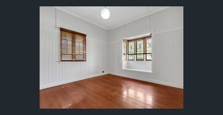 Charming Character Home in a Quiet Street - Photo 5