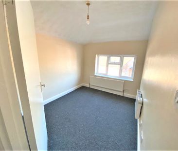 1/2 Bedroom Flat To Let - Hp12 - Photo 3