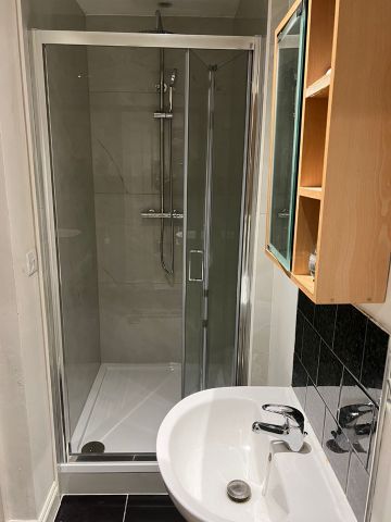 5 Bed Semi-Detached House, Leyswood Drive, IG2 - Photo 4