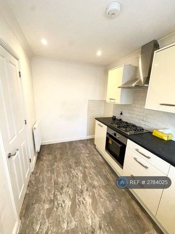 2 bedroom semi-detached house to rent - Photo 4