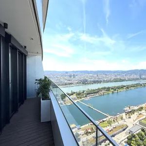 DANUBE FLATS | 42nd floor with breathtaking panoramic views | Exclusive living in Vienna's tallest residential tower! - Photo 2