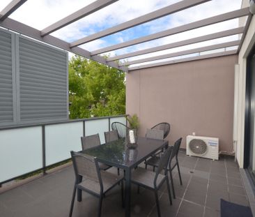 Immaculate 2 Bedroom Apartment - Photo 2