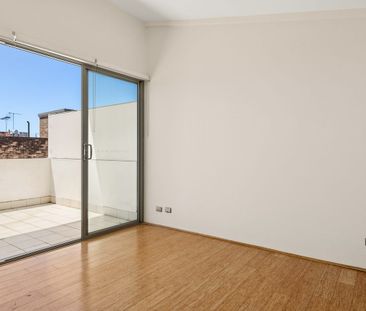 Top-floor home in contemporary 'Alex' building - Photo 2