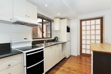 One Bedroom Apartment in the Heart of Redfern - Photo 3