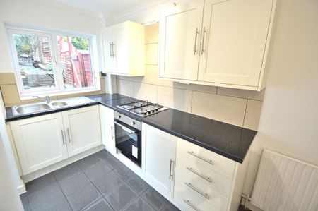 2 bedroom terraced house to rent - Photo 4