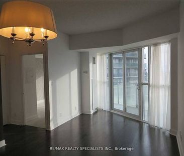 Hurontario / Absolute Ave. Stunning 1Bdrm +Den New Counter In Kitchen - Photo 1