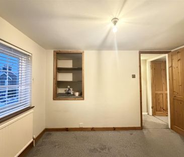 2 Bedroom House - Mid Terrace To Let - Photo 4