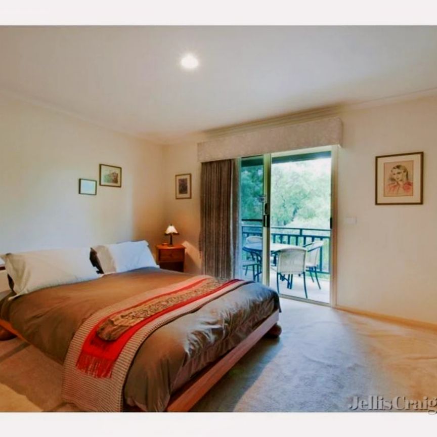 16 Colonial Place, Kensington, Melbourne - Photo 1
