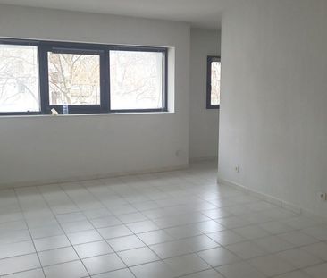 Location Appartement 2 pièces 35m² MARSEILLE 5ème - Photo 2