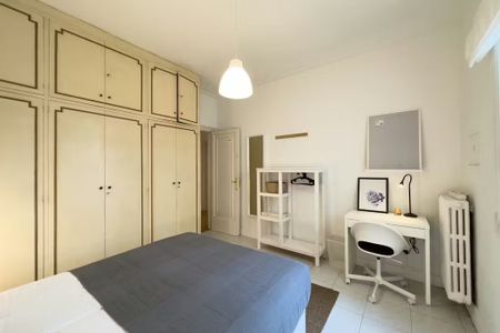 Carrer de Descartes, Barcelona, Catalonia 08006 - Photo 2