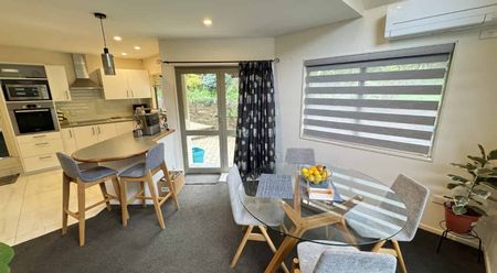 IMMACULATELY PRESENTED FOUR BEDROOM FAMILY HOME: - Photo 2