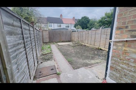 3 Bed Terraced House, Lebanon Road, CR0 - Photo 4
