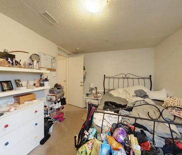 RM4-113 Calderwood Dr, Kingston, ON K7M 6L5 - Photo 5