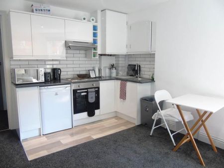 Studio to rent - Photo 3