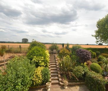4 bedroom semi-detached house to rent - Photo 6