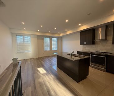 For Lease - 314 Clay Stones Street, Newmarket, Ontario - Photo 4