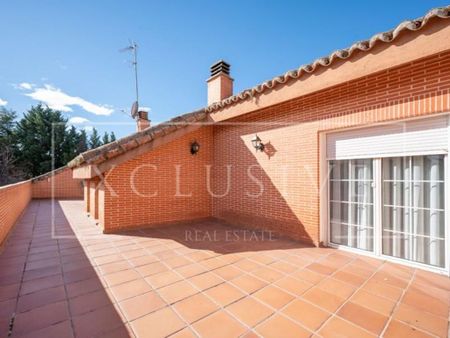 5 room luxury House for rent in Madrid, Spain - Photo 2