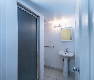 For Lease - 1128 Dundas Street Unit# 18, Mississauga, Ontario - Photo 4