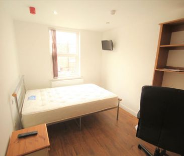 4 bedroom terraced house to rent - Photo 3