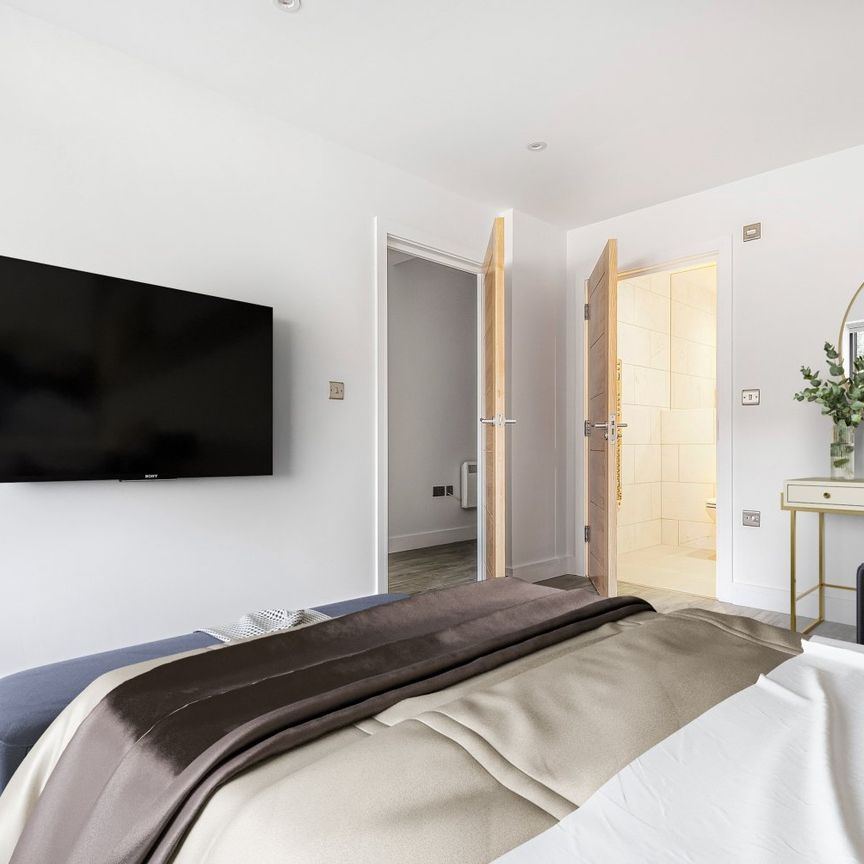 Flat to rent - Baring Road, London, SE12 - Photo 1