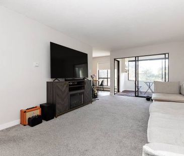 2 bed 2 washroom condo in White Rock - Photo 2