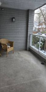 One bedroom in a quiet, charming neighbourhood (650 sq/ft) - Photo 4