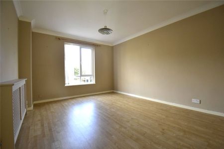 Well presented 2 bedroom house situated just to the north of the City with excellent access to A14, M11 & Science Parks. Rear Garden. Parking available on a first come first serve basis. Unfurnished. - Photo 2