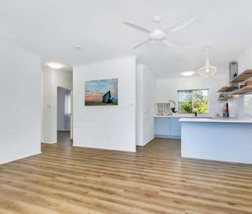 Tidy Tropical Living Close to Everything! - Photo 2