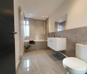 5 bedroom house to rent - Photo 2