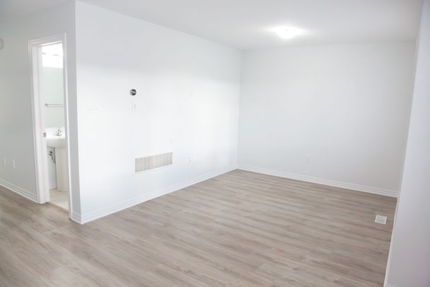 For Lease - 230 Avonsyde Boulevard Unit# 17, Hamilton, Ontario - Photo 1