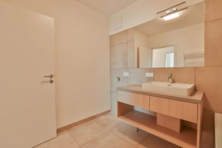 Neubau Erstbezug Sonnige Drei Zimmer Wohnung mit geräumiger Außenfläche und Fernblick - Foto 3