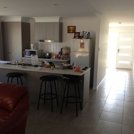 3-bedroom shared house, Australia Drive - Photo 3