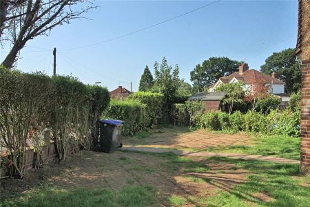 Coniston Road, Old Woking, Surrey, GU22 - Photo 3