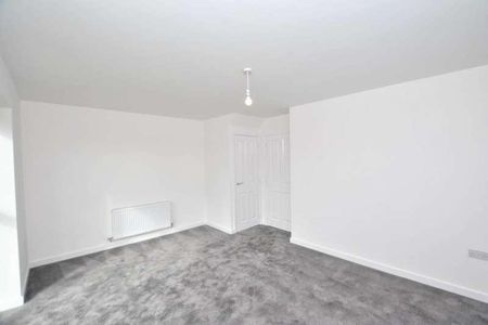 Sparrowhawk Crescent, Hardingstone, NN4 - Photo 3