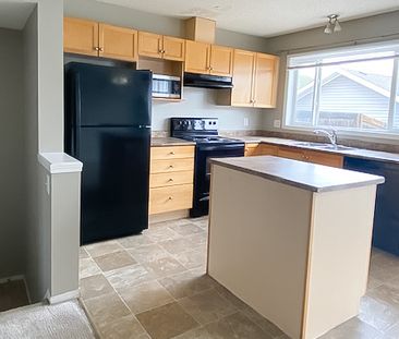 Live By The Lake – 3 Bed Summerside Duplex | Parking Included - Photo 1