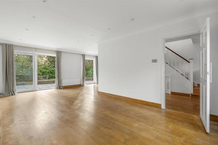 4 bedroom detached house to rent - Photo 2