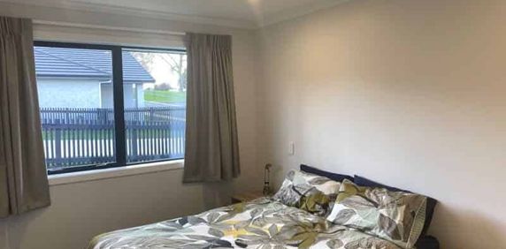 MORRINSVILLE - 3 BEDROOMS - Photo 2