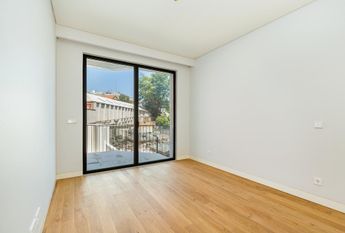 2 Bedroom Apartment with a view, Largo do Rato, Lisboa